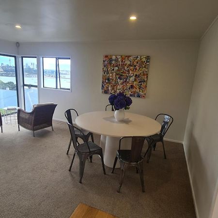 2 Bedroom Home, City And Sea Views Auckland Bagian luar foto