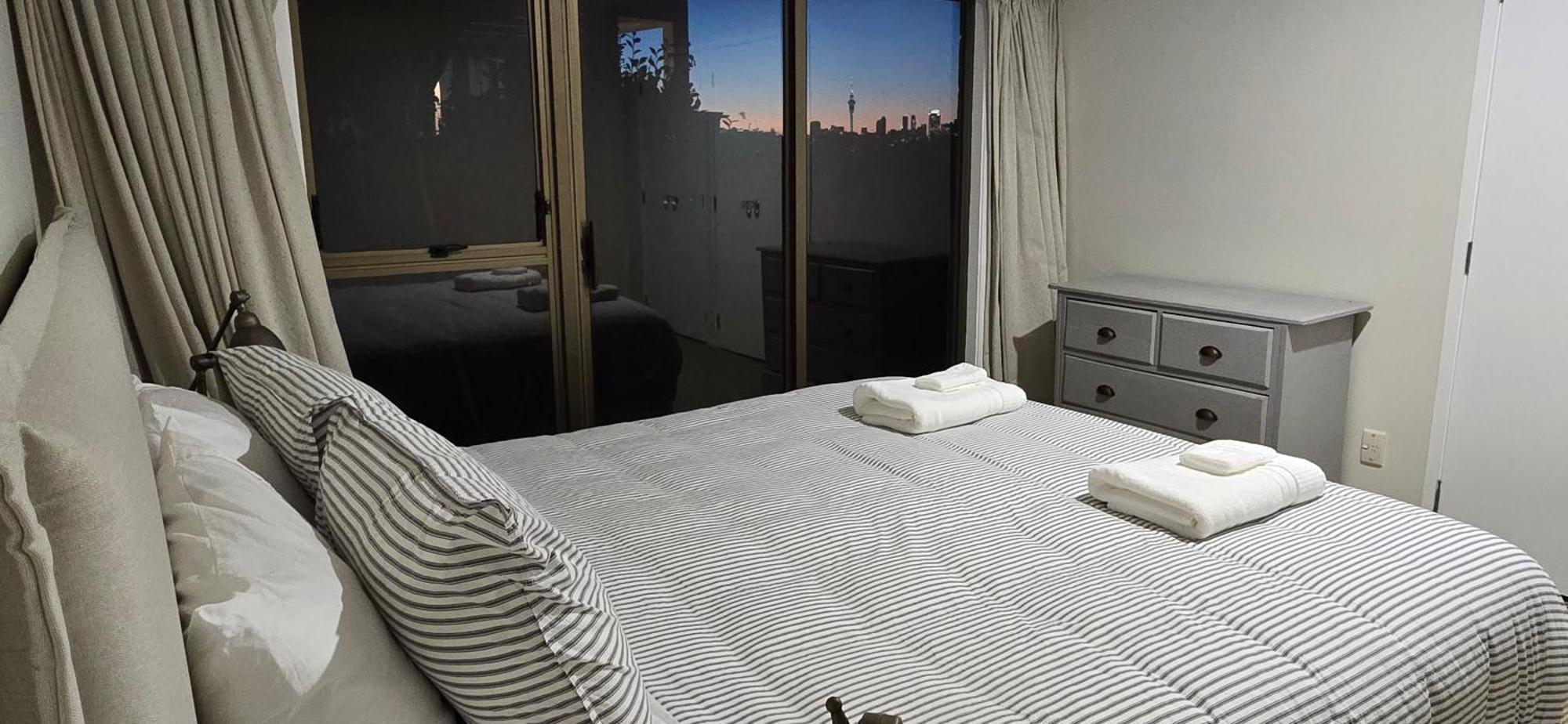 2 Bedroom Home, City And Sea Views Auckland Bagian luar foto